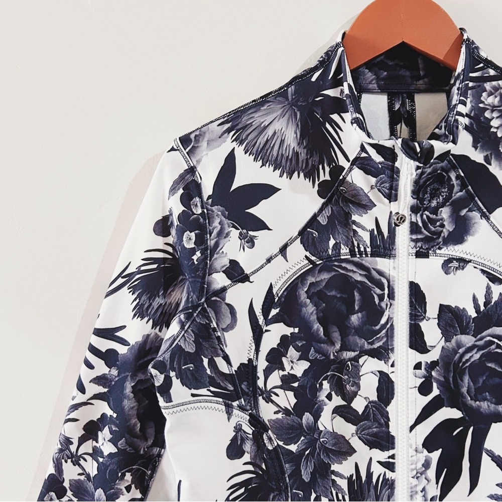 lululemon | forme jacket II *textured in brisk bloom black white (2013) ↷